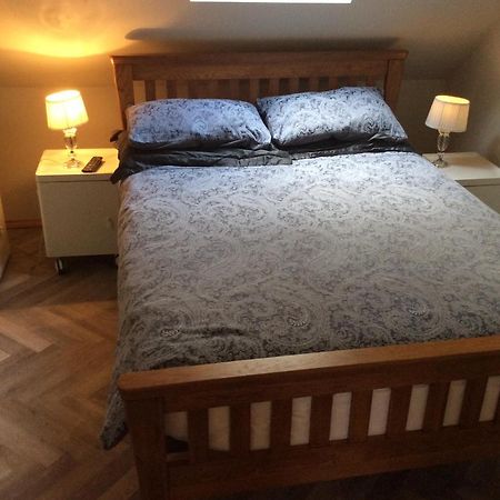 2 Bedroom Furnished Apartment In A Rural Position Stone (Staffordshire) Exterior photo
