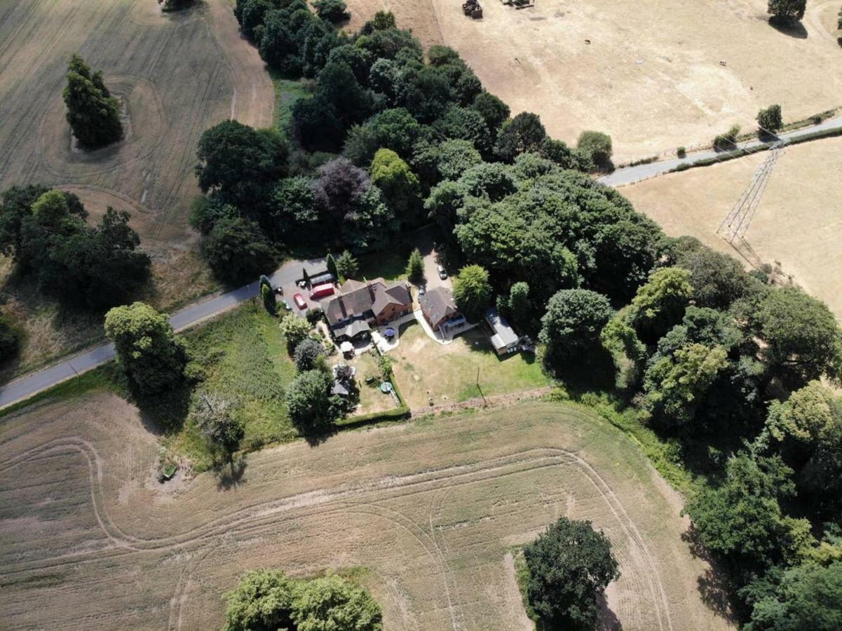 2 Bedroom Furnished Apartment In A Rural Position Stone (Staffordshire) Exterior photo